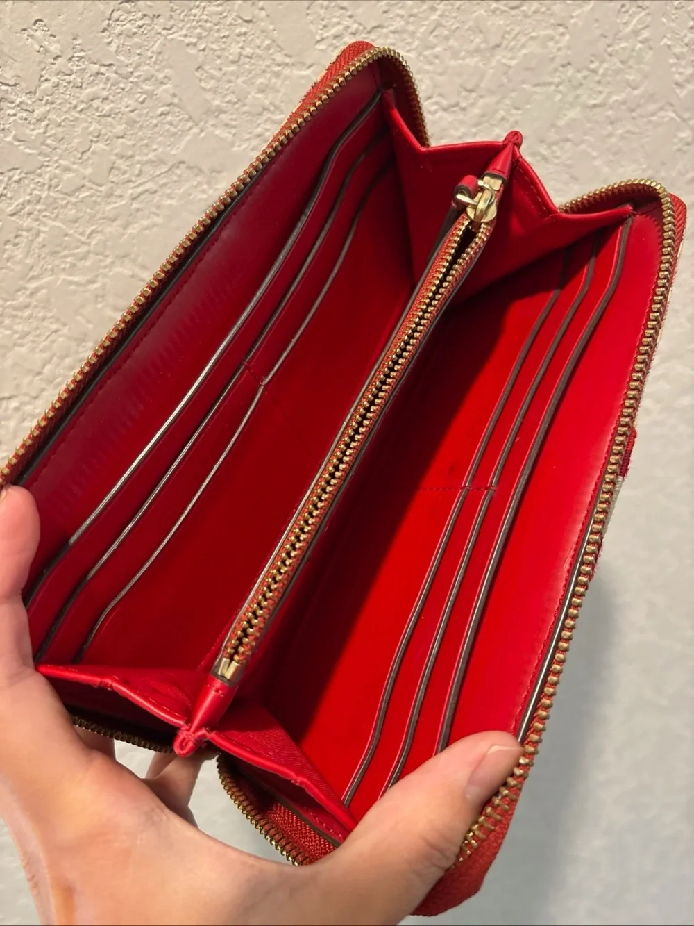 Tory Burch Striped Chain-Pattern Zip Wallet - Red & Cream